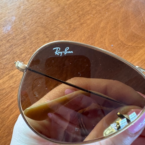 Ray-Ban Classic Gold Aviators with Black Case - Picture 5 of 7